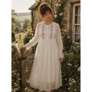 VTG Sheer Long Chiffon Peignoir Gown Robe Lace Embroidered White Sz 13 Suzy Star